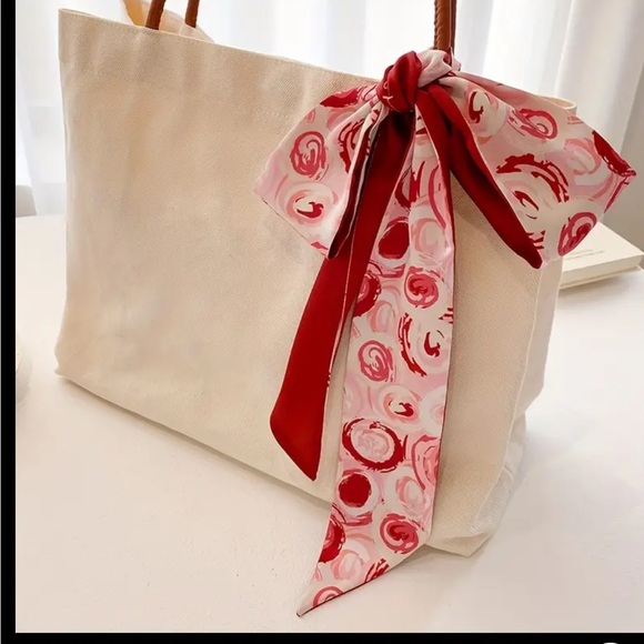 Elegant Silk Scarf Set in Red and Gold - Picture 7 of 8